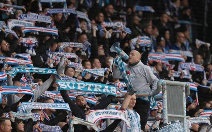 Die Fans des Zweitligisten Hansa Rostock zeigen sich nicht immer so friedlich. Foto: Danny Gohlke/dpa
