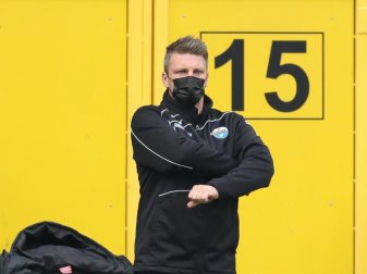 Hat sich bis dato noch nicht gegen Corona impfen lassen: Paderborn-Coach Lukas Kwasniok. Foto: Friso Gentsch/dpa