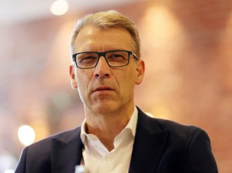 Peter Knäbel hat sich mit dem Coronavirus infiziert Peter Knäbel hat sich mit dem Coronavirus infiziert