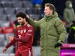 Will sich weiter zu kritischen Themen äußern: Bayern-Trainer Julian Nagelsmann (r). Foto: Peter Kneffel/dpa