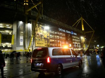 Dortmund: TV-Crew schafft es mit Fake-Bus ins Stadion Dortmund: TV-Crew schafft es mit Fake-Bus ins Stadion