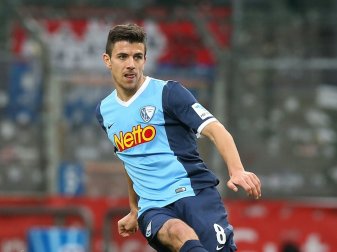Anthony Losilla verlängert seinen Vertrag bis 2019(FIRO/SID-IMAGES) Anthony Losilla verlängert seinen Vertrag bis 2019(FIRO/SID-IMAGES)