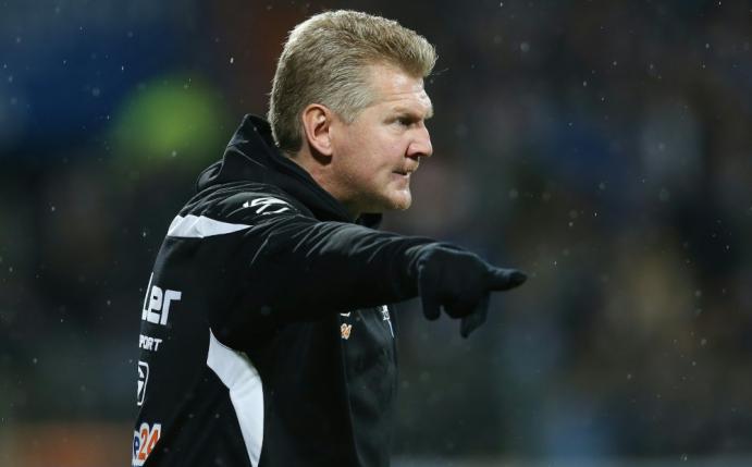 Stefan Effenberg bleibt Trainer des SC Paderborn(FIRO/SID-IMAGES)