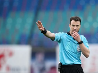 Schiedsrichter Felix Zwayer wird vom BVB kritisiert Schiedsrichter Felix Zwayer wird vom BVB kritisiert