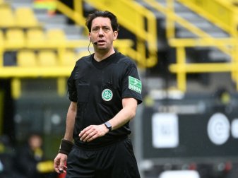 Gräfe kritisiert Zwayer für Entscheidungen im Topspiel Gräfe kritisiert Zwayer für Entscheidungen im Topspiel