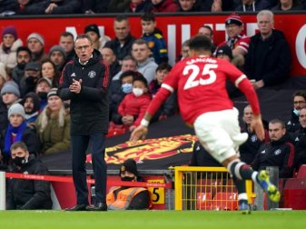 United-Trainer Ralf Rangnick ist von der Stimmung im Old Trafford begeistert. Foto: Martin Rickett/PA Wire/dpa United-Trainer Ralf Rangnick ist von der Stimmung im Old Trafford begeistert. Foto: Martin Rickett/PA Wire/dpa