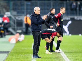 Freiburgs Trainer Christian Streich gewann zum ersten Mal in Mönchengladbach. Foto: Marcel Kusch/dpa Freiburgs Trainer Christian Streich gewann zum ersten Mal in Mönchengladbach. Foto: Marcel Kusch/dpa