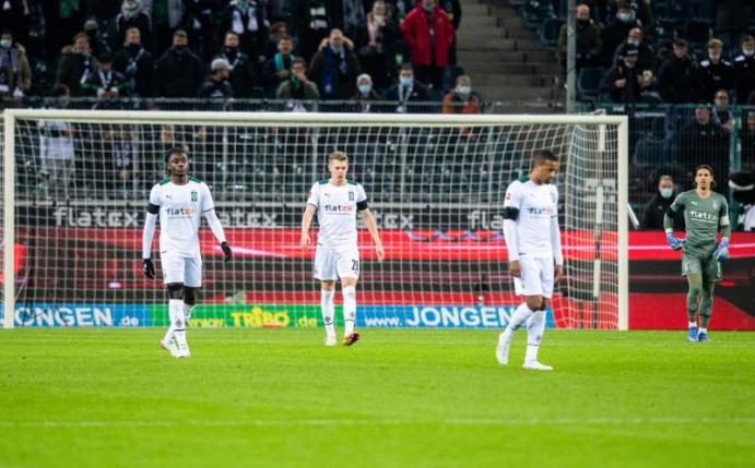 Gegen den SC Freiburg erlebten die Gladbacher ein Debakel. Foto: Marcel Kusch/dpa