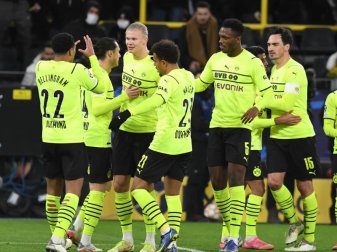 Dortmunds Spieler jubeln nach dem 4:0 durch den gerade eingewechselten Erling Haaland (3.v.l.). Foto: Bernd Thissen/dpa Dortmunds Spieler jubeln nach dem 4:0 durch den gerade eingewechselten Erling Haaland (3.v.l.). Foto: Bernd Thissen/dpa