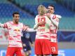 Leipzigs Andre Silva (r) bejubelt sein Tor zum 2:0 mit Tyler Adams (l) und Emil Forsberg. Foto: Jan Woitas/dpa-Zentralbild/dpa