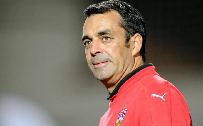 Stuttgarts Robin Dutt plant beim VfB noch einen Defensiv-Transfer. Foto: Thomas Eisenhuth(Thomas Eisenhuth)