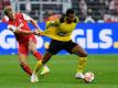 BVB-Abwehrspieler Manuel Akanji (r) fällt vorerst aus. Foto: Bernd Thissen/dpa