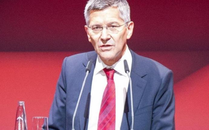 Auch Herbert Hainer spricht sich für eine nachträgliche Vergabe des Goldenen Balls für die Saison 2020 an Robert Lewandowski aus. Foto: Ulrich Gamel/kolbert-press/dpa