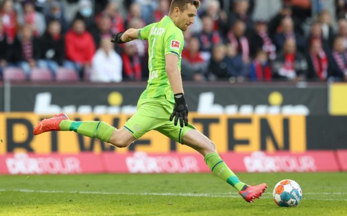 Bayer Leverkusen verzichtet auf Stammspieler Hradecky 