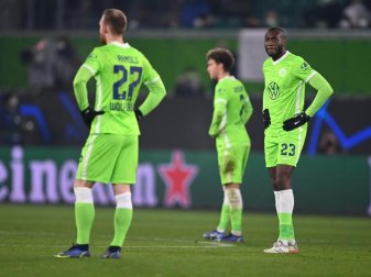 Der VfL hatte eine Heimniederlage gegen OSC Lille kassiert: Wolfsburgs Spieler lassen die Köpfe hängen. Foto: Swen Pförtner/dpa Der VfL hatte eine Heimniederlage gegen OSC Lille kassiert: Wolfsburgs Spieler lassen die Köpfe hängen. Foto: Swen Pförtner/dpa