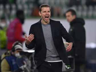 Wolfsburgs Trainer Florian Kohfeldt feuert seine Mannschaft an. Foto: Swen Pförtner/dpa Wolfsburgs Trainer Florian Kohfeldt feuert seine Mannschaft an. Foto: Swen Pförtner/dpa