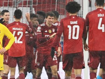 Bayerns Thomas Müller (M) jubelt über sein Tor zum 1:0 mit seinen Mitspielern. Foto: Sven Hoppe/dpa Bayerns Thomas Müller (M) jubelt über sein Tor zum 1:0 mit seinen Mitspielern. Foto: Sven Hoppe/dpa