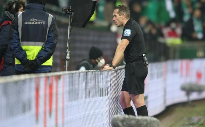 Fan-Kritik am Video Assistant Referee (VAR)