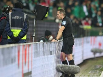 Fan-Kritik am Video Assistant Referee (VAR) Fan-Kritik am Video Assistant Referee (VAR)