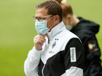 Eberl kritisiert Diskussion über Trainer Adi Hütter Eberl kritisiert Diskussion über Trainer Adi Hütter