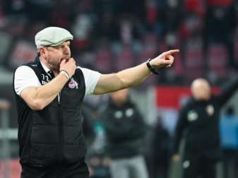 Kölns Trainer Steffen Baumgart gibt an der Seitenlinie immer alles. Foto: Federico Gambarini/dpa Kölns Trainer Steffen Baumgart gibt an der Seitenlinie immer alles. Foto: Federico Gambarini/dpa