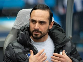 Der ehemalige Bundesliga-Trainer Alexander Nouri coacht nun in Griechenland. Foto: Soeren Stache/dpa-Zentralbild/dpa Der ehemalige Bundesliga-Trainer Alexander Nouri coacht nun in Griechenland. Foto: Soeren Stache/dpa-Zentralbild/dpa
