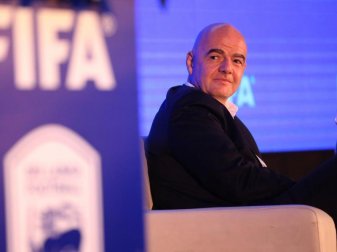 Steht wegen seines WM-Vorschlags in Kritik: FIFA-Präsident Gianni Infantino. Foto: Pradeep Dambarage/ZUMA Press Wire/dpa/Archivbild Steht wegen seines WM-Vorschlags in Kritik: FIFA-Präsident Gianni Infantino. Foto: Pradeep Dambarage/ZUMA Press Wire/dpa/Archivbild