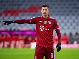 Setzt sich mit dem FC Bayern immer weiter ab: Robert Lewandowski. Foto: Sven Hoppe/dpa Setzt sich mit dem FC Bayern immer weiter ab: Robert Lewandowski. Foto: Sven Hoppe/dpa
