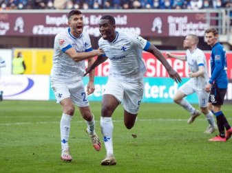 Der SV Darmstadt 98 muss vorerst auf Patric Pfeiffer (M.) verzichten. Foto: Bernd Thissen/dpa Der SV Darmstadt 98 muss vorerst auf Patric Pfeiffer (M.) verzichten. Foto: Bernd Thissen/dpa