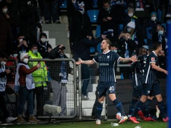 Der Bochumer Sebastian Polter feiert seinen Treffer gegen den BVB. Foto: Fabian Strauch/dpa Der Bochumer Sebastian Polter feiert seinen Treffer gegen den BVB. Foto: Fabian Strauch/dpa