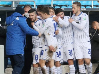 Karlsruhe gewinnt mit 3:2 gegen Heidenheim Karlsruhe gewinnt mit 3:2 gegen Heidenheim