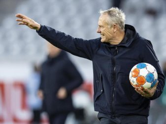 Will Anfang 2022 Gespräche über eine Vertragsverlängerung führen: Freiburgs Trainer Christian Streich. Foto: Tom Weller/dpa Will Anfang 2022 Gespräche über eine Vertragsverlängerung führen: Freiburgs Trainer Christian Streich. Foto: Tom Weller/dpa