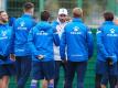 Sandro Schwarz (M), Trainer von Dynamo Moscow FC, spricht bei einem Training mit Spielern. Foto: Константин Тверд/spirit Kommunikation/dpa