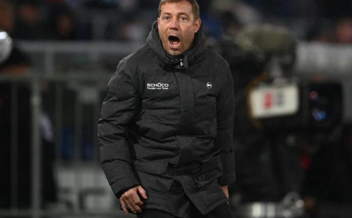 Steht für das Spiel gegen VfL Bochum unter Druck: Bielefelds Trainer Frank Kramer. Foto: Swen Pförtner/dpa