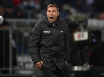 Steht für das Spiel gegen VfL Bochum unter Druck: Bielefelds Trainer Frank Kramer. Foto: Swen Pförtner/dpa Steht für das Spiel gegen VfL Bochum unter Druck: Bielefelds Trainer Frank Kramer. Foto: Swen Pförtner/dpa