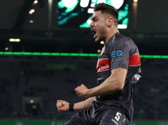 Konkurrenz für Hummels? BVB wohl mit Interesse an Mavropanos Konkurrenz für Hummels? BVB wohl mit Interesse an Mavropanos