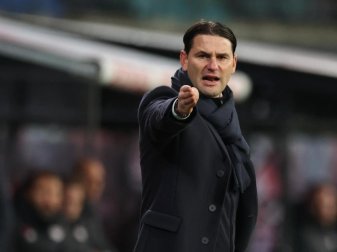 Leverkusens Trainer Gerardo Seoane ist von der Leistung von Jung-Nationalspieler Florian Wirtz angetan. Foto: Jan Woitas/dpa Leverkusens Trainer Gerardo Seoane ist von der Leistung von Jung-Nationalspieler Florian Wirtz angetan. Foto: Jan Woitas/dpa