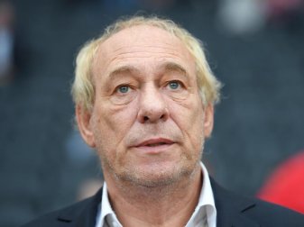 Der Präsident des Fußball-Bundesligisten Eintracht Frankfurt: Peter Fischer. Foto: Arne Dedert/dpa Der Präsident des Fußball-Bundesligisten Eintracht Frankfurt: Peter Fischer. Foto: Arne Dedert/dpa