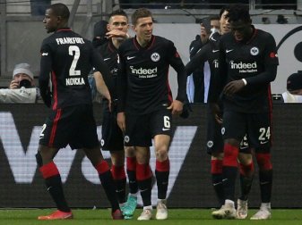 Eintracht Frankfurt schließt mit Sky eine Kooperation Eintracht Frankfurt schließt mit Sky eine Kooperation