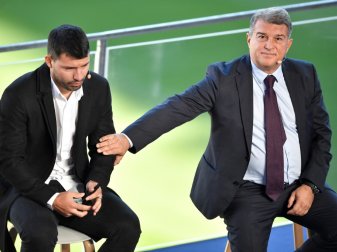 Sergio Agüero (l.) beendet seine Karriere Sergio Agüero (l.) beendet seine Karriere