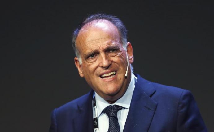 Javier Tebas, der Präsident der spanischen La Liga, spricht während des Weltfußballgipfels. Foto: Paul White/AP/dpa/Archivbild