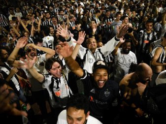 Fans von Atlético Mineiro feiern ihren Club. Foto: Fabio Barros/dpa Fans von Atlético Mineiro feiern ihren Club. Foto: Fabio Barros/dpa