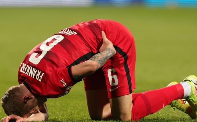 Kristijan Jakic musste verletzt ausgewechselt werden