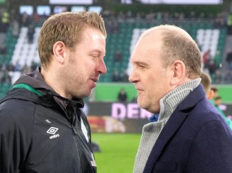 Vertraut auf Trainer Florian Kohfeldt (l): Wolfsburgs Geschäftsführer Sport Jörg Schmadtke. Foto: Peter Steffen/dpa Vertraut auf Trainer Florian Kohfeldt (l): Wolfsburgs Geschäftsführer Sport Jörg Schmadtke. Foto: Peter Steffen/dpa