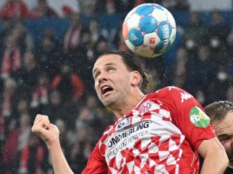 Fällt einige Wochen für den FSV Mainz 05 aus: Adam Szalai. Foto: Torsten Silz/dpa Fällt einige Wochen für den FSV Mainz 05 aus: Adam Szalai. Foto: Torsten Silz/dpa