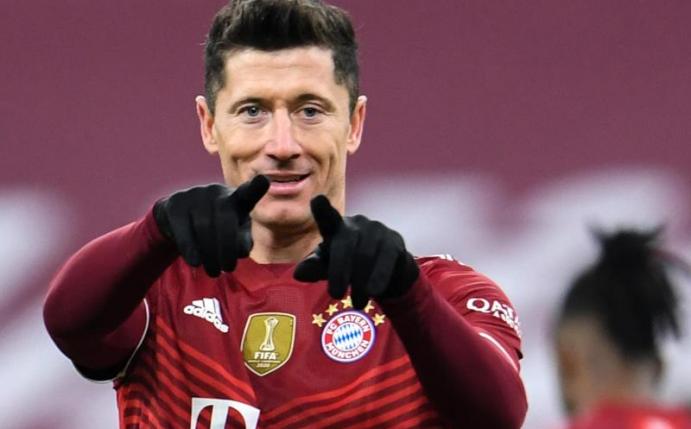 Bayern-Torjäger Robert Lewandowski stellte einen Rekord auf. Foto: Tobias Hase/dpa