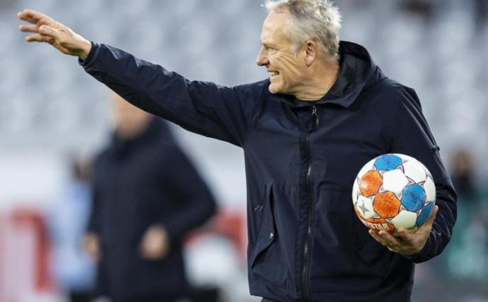 Steht mit seinem Team derzeit auf Platz fünf der Tabelle: Freiburgs Trainer Christian Streich. Foto: Tom Weller/dpa
