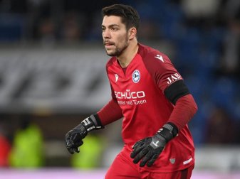 Bielefelds Torwart Stefan Ortega musste sich in häusliche Quarantäne begeben. Foto: Swen Pförtner/dpa Bielefelds Torwart Stefan Ortega musste sich in häusliche Quarantäne begeben. Foto: Swen Pförtner/dpa