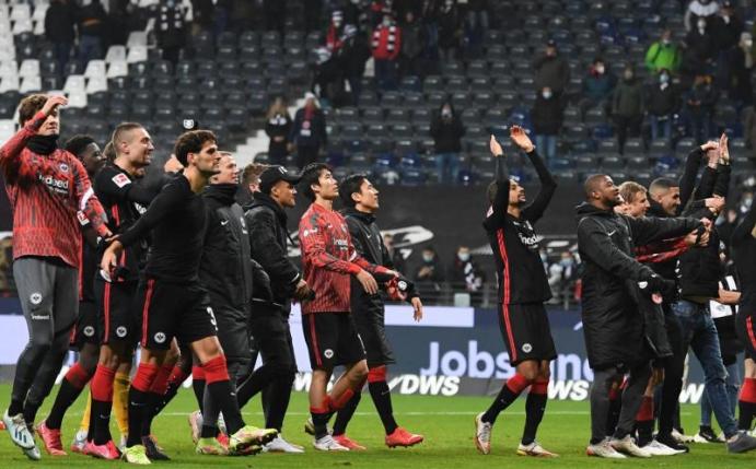 Eintracht Frankfurt kann zufrieden in die Winterpause gehen. Foto: Arne Dedert/dpa