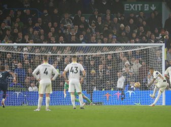 Festnahme nach Aufeinandertreffen von Leeds und Arsenal Festnahme nach Aufeinandertreffen von Leeds und Arsenal